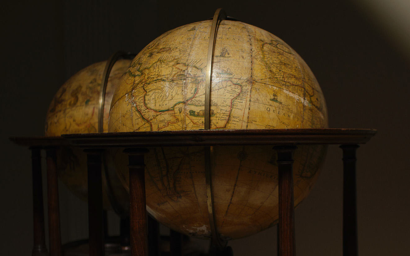 Аукција историјских глобуса у Charites