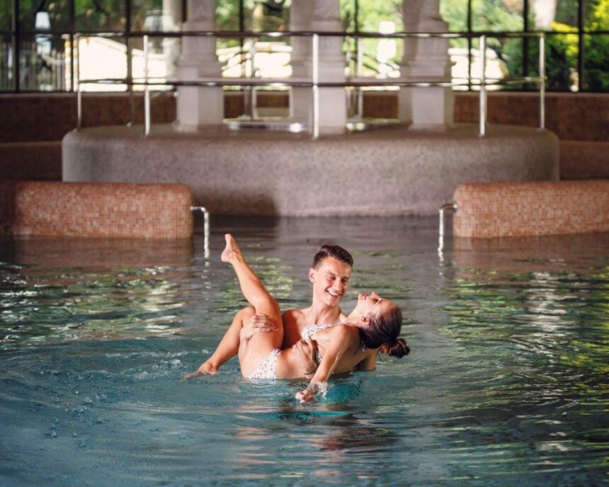 Базен без хлора Manor House Spa