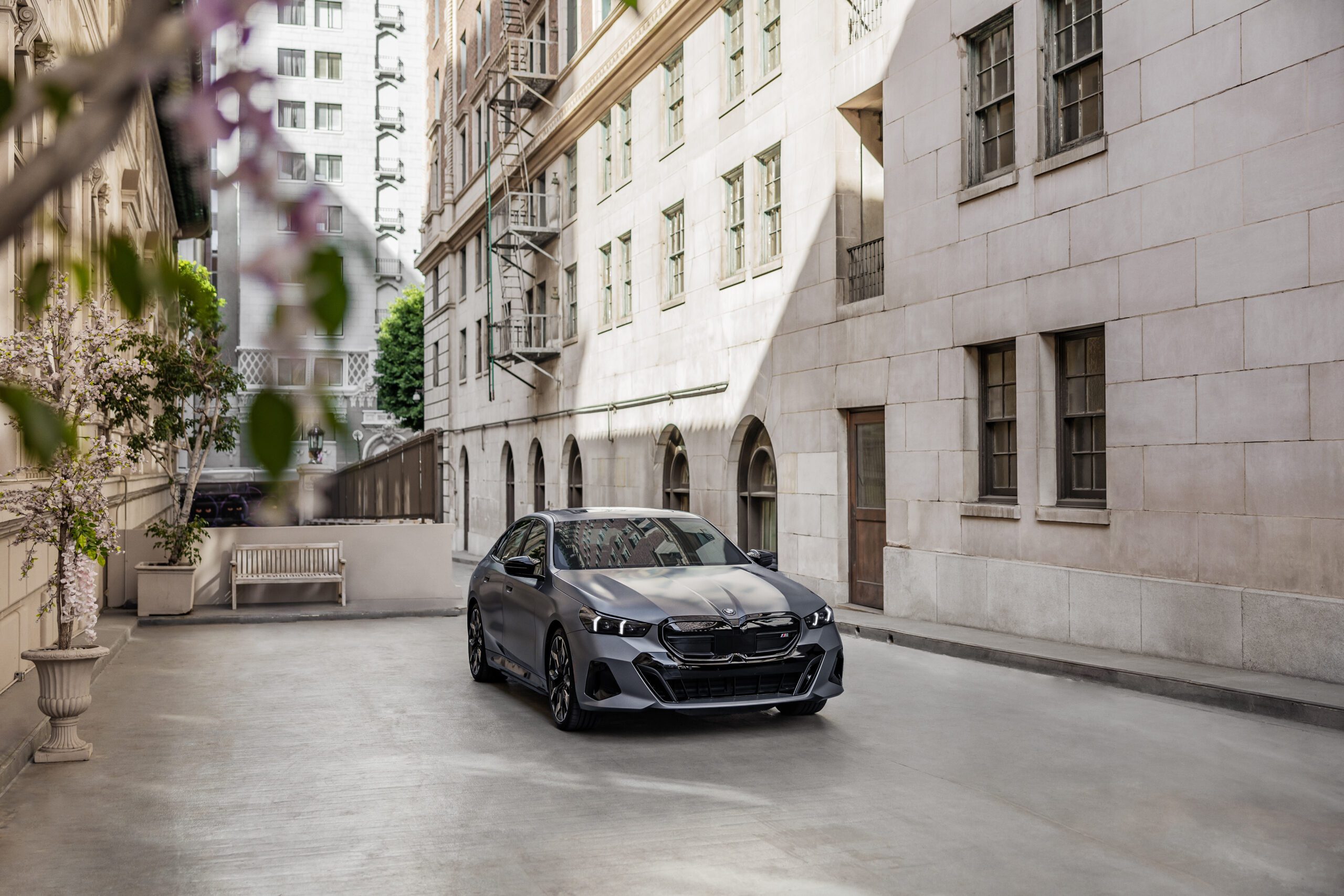 Кристофер Вокен у реклами BMW и scaled