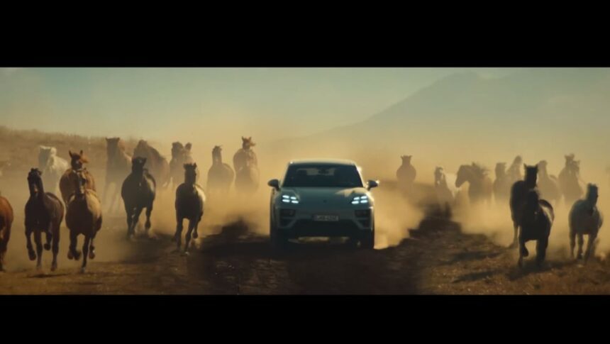 ,дуа Липа у Porsche Macan Electric