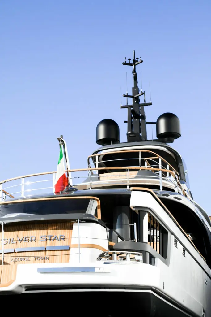 Јахта Armani Admiral2