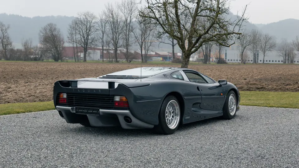 Јединствени Јагуар Xi220 на аукцији у Sothebys2