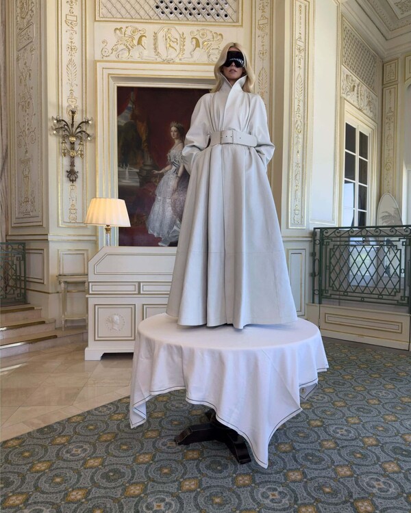 Кампања Balenciaga са Клаудијом Шифер9