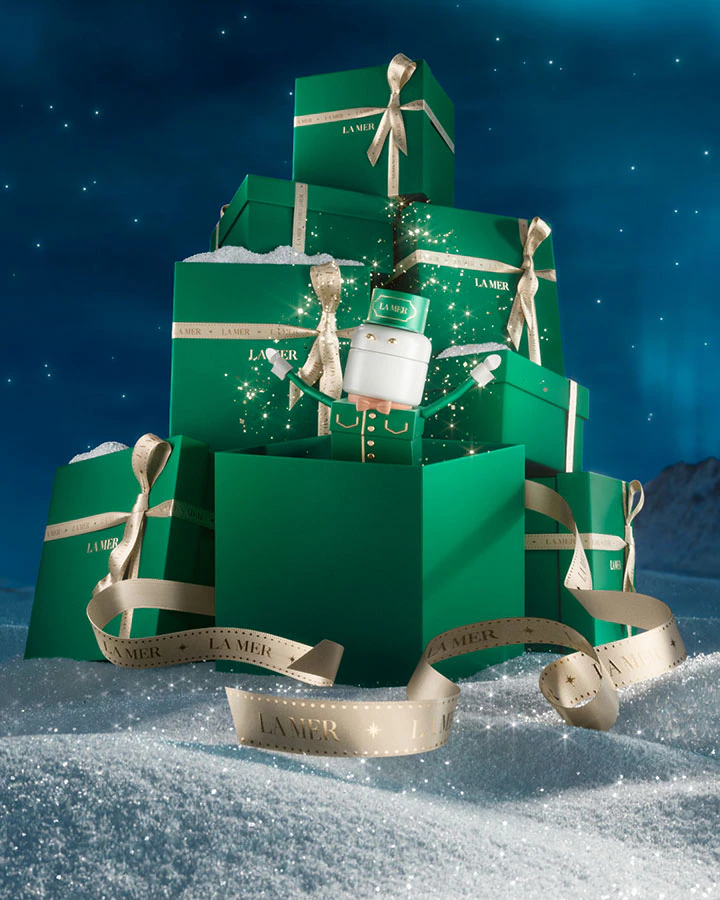 Lm 2024 Fy25 Holiday Plp Header 3 Пратиоци у возу Пример Десктоп Слика