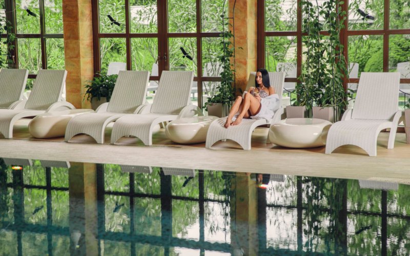 Manor House Базен