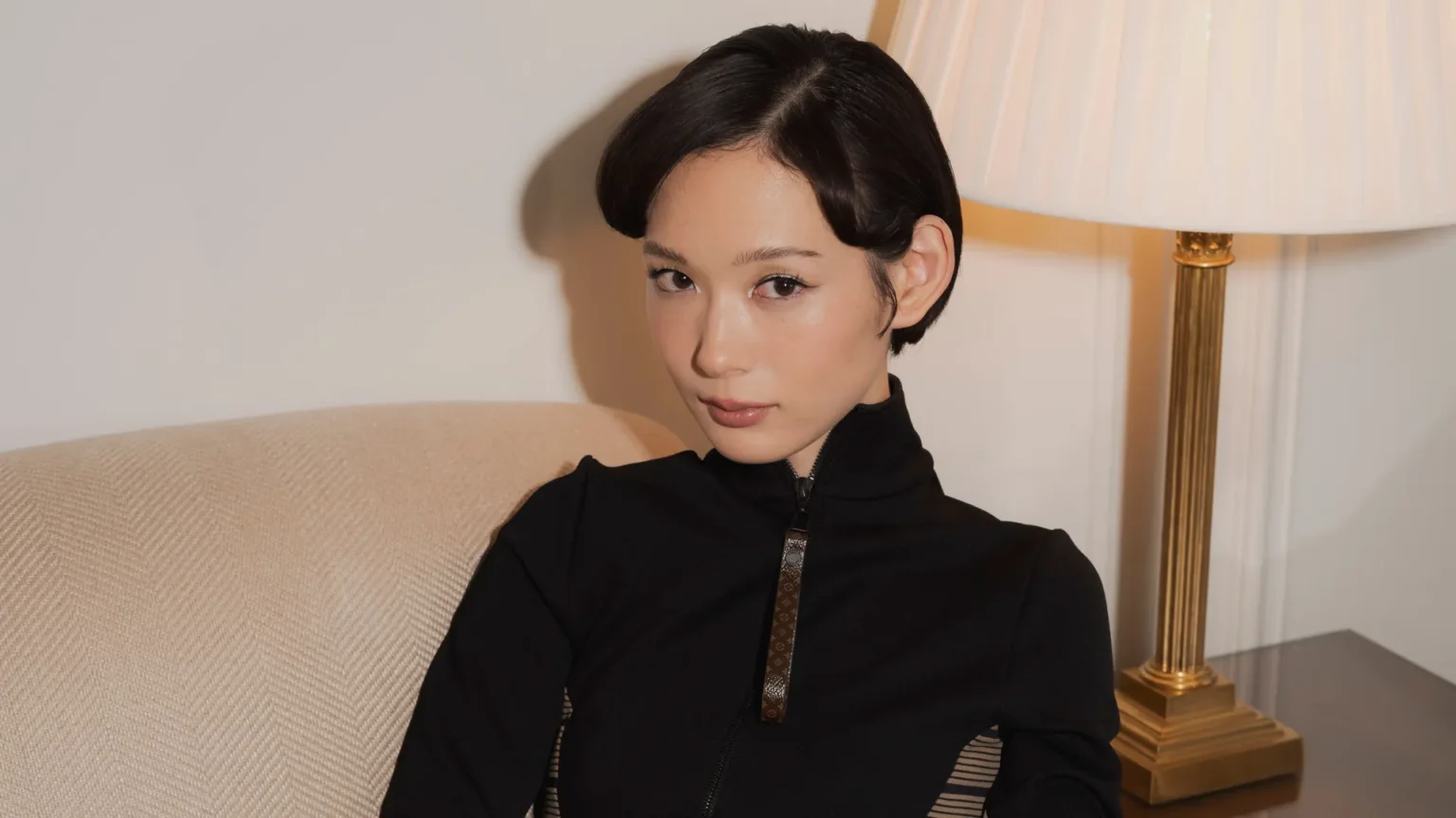 Моека Хоши и недостајућа фотографија – да ли је икада носила Louis Vuitton