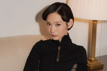 Моека Хоши и недостајућа фотографија – да ли је икада носила Louis Vuitton