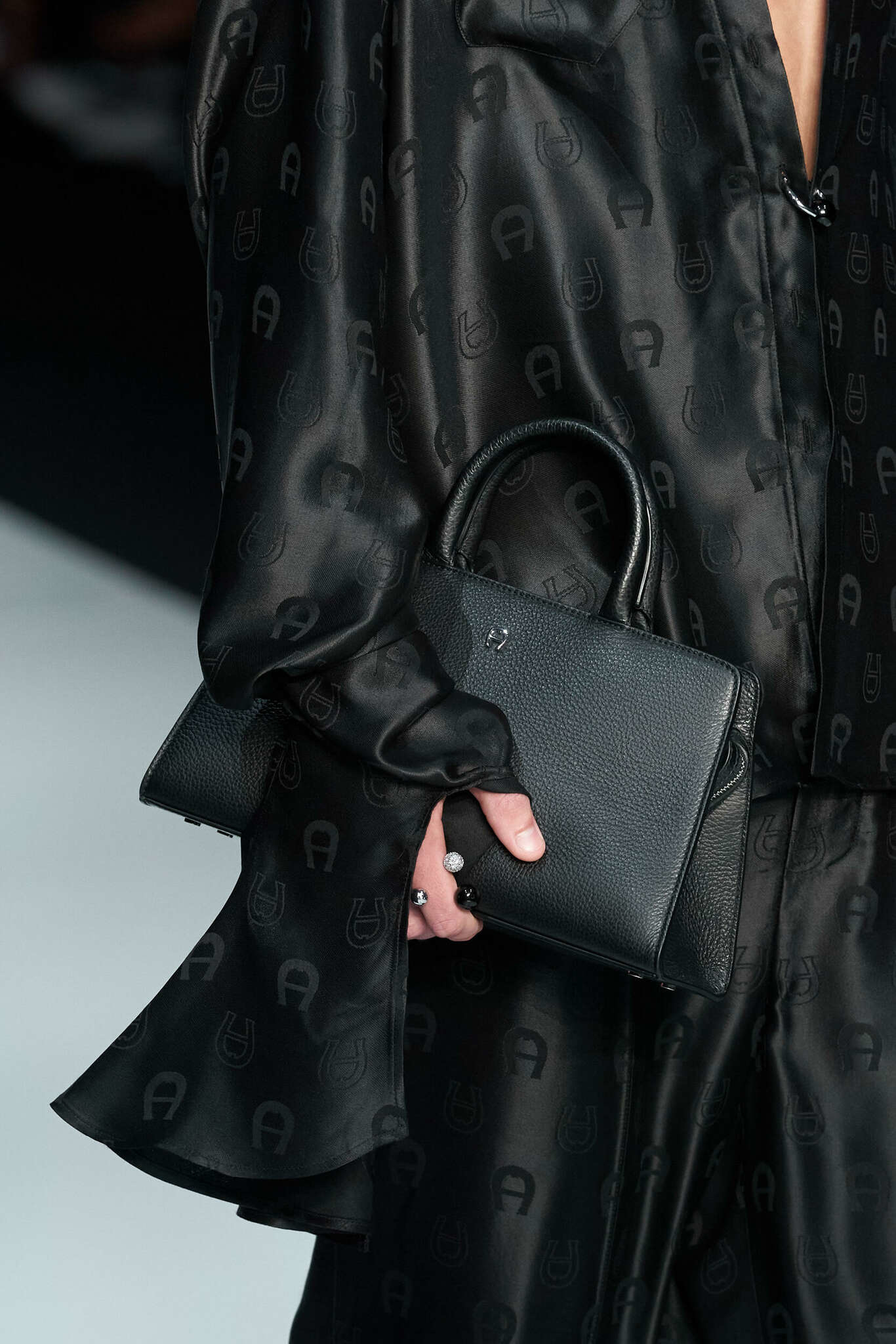 Престижна торба Марка Aigner