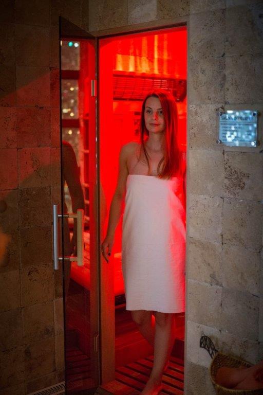 Саунирање јача имунитет, побољшава циркулацију, ублажава напетост мишића, смањује стрес, побољшава расположење и стање коже.