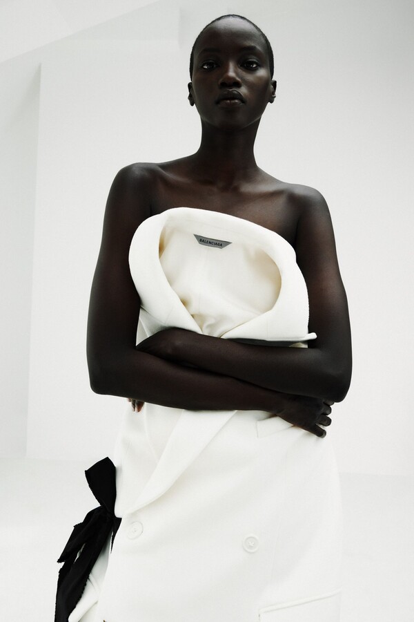 Balenciaga Resort 2027 Лукбук12