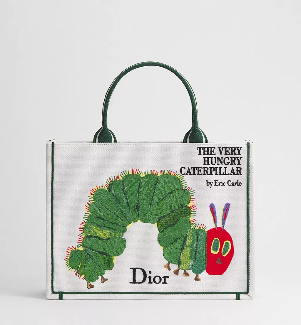 Dior Book Tote Када књига постане мода