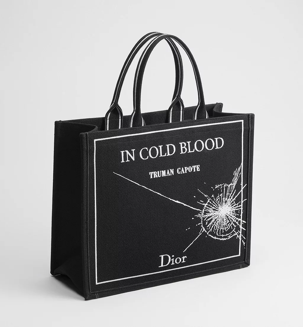 Dior Book Tote Када књига постаје мода64