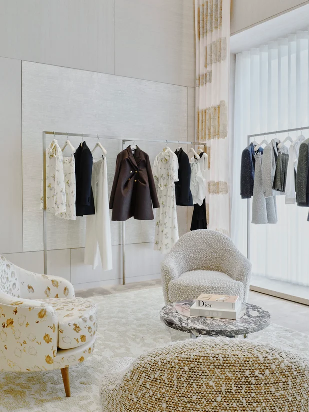 Dior W Осаце